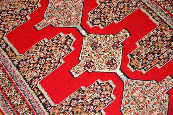 赤いキリムのセネ高級品質センターラグ146000,サイズ:153x125cm(フサ含まず)