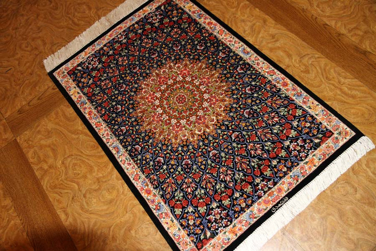 ペルシャ絨毯クム、とても綺麗な花模様のシルク手織りペルシャ56007、サイズ:88x59 CM