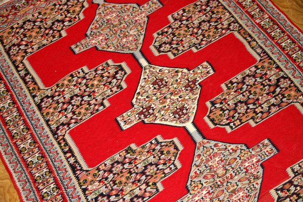 赤いキリムのセネ高級品質センターラグ146000,サイズ:153x125cm(フサ含まず)