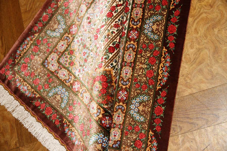 ラジャビヤン工房最高級バラデザインシルクペルシャ絨毯、56065、サイズ:128x78
