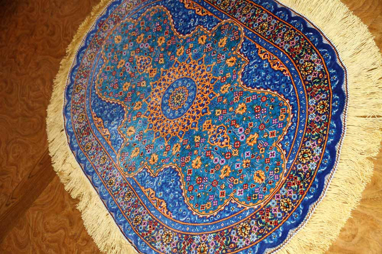 ペルシャ絨毯シルク珍しい楕円形高品質の綺麗な特別注文145952、サイズ:90x58 CM、