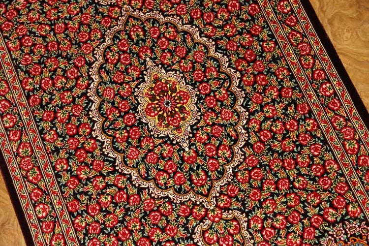 高級手織りペルシャ絨毯、バラいっぱいシルクペルシャ絨毯、レッドローズ56010、サイズ: 92x58 CM