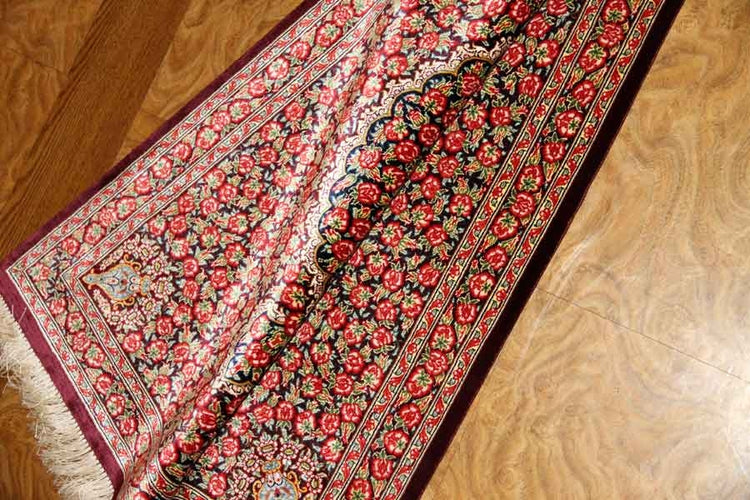 高級手織りペルシャ絨毯、バラいっぱいシルクペルシャ絨毯、レッドローズ56010、サイズ: 92x58 CM