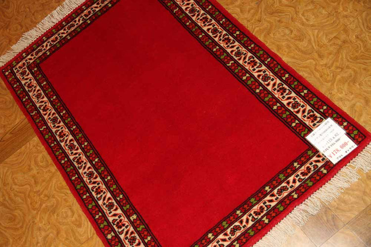 赤い色のトルケマン手織りペルシャ絨毯無地58556、サイズ:113x82cm(フサ含まず)