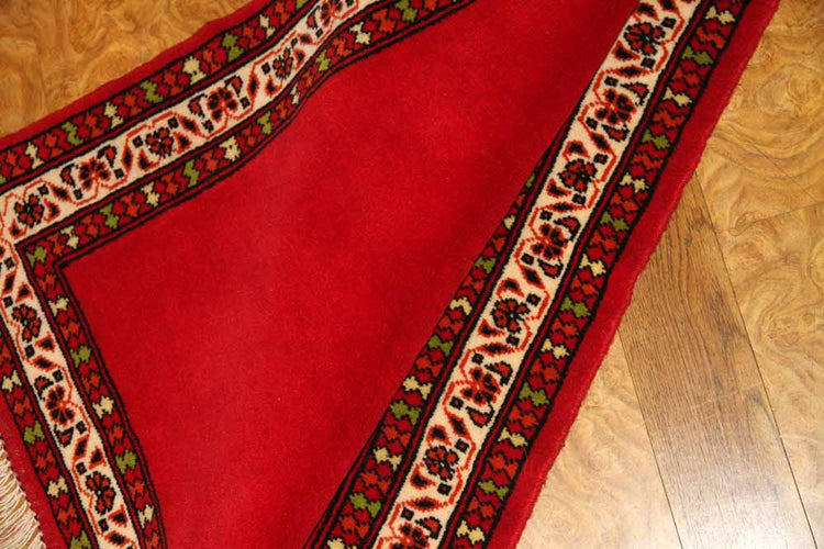赤い色のトルケマン手織りペルシャ絨毯無地58556、サイズ:113x82cm(フサ含まず)