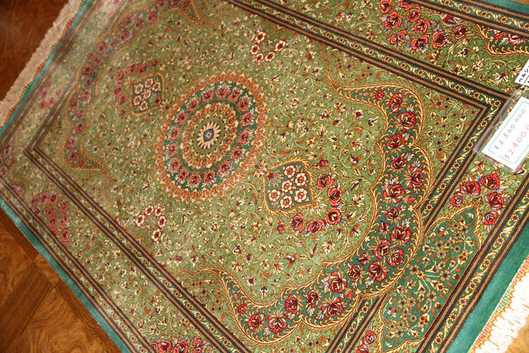 高級手作りペルシャ絨毯クムシルクグリーン57008、green carpet silk、サイズ:121x76 CM