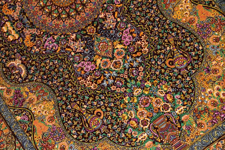 有名工房のジャムシディーセンターラグ、ペルシャ絨毯クム60027、サイズ:148x97 CM (フサ含まず)