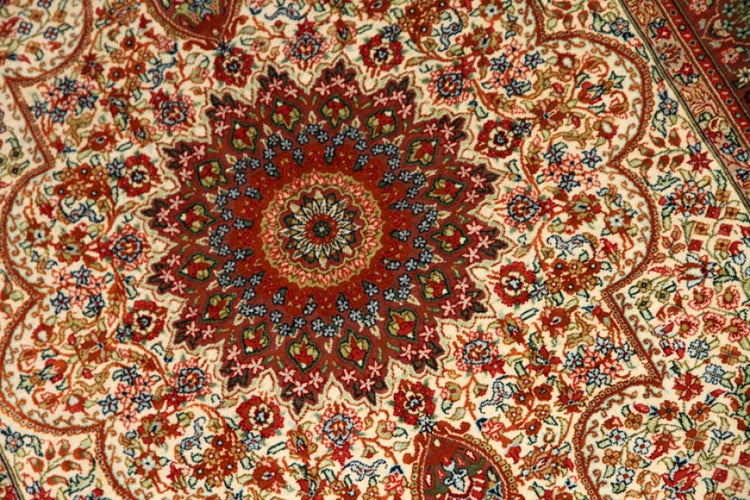 玄関ホール絨毯のハンドメイドシルクペルシャクム産56091、サイズ:121x79