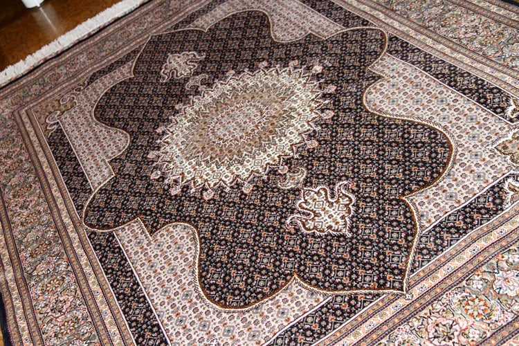 とてもかっこいいデザインの手織りペルシャ絨毯57049、black carpet tabriz、サイズ:208x153cm(フサ含まず)