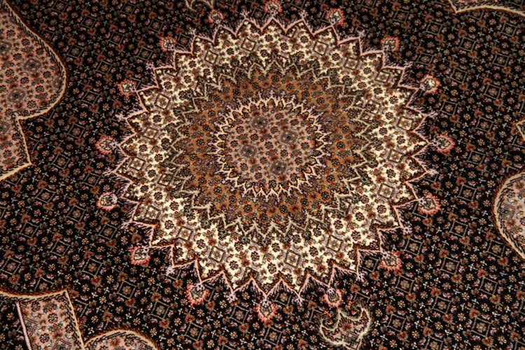 とてもかっこいいデザインの手織りペルシャ絨毯57049、black carpet tabriz、サイズ:208x153cm(フサ含まず)