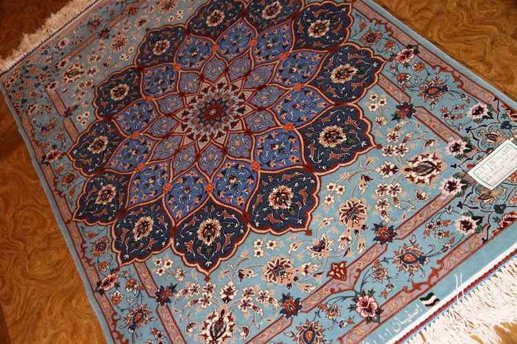 最高級手織りペルシャ絨毯イスファハン玄関マットブルー2443781、サイズ:126x86cm(フサ含まず)