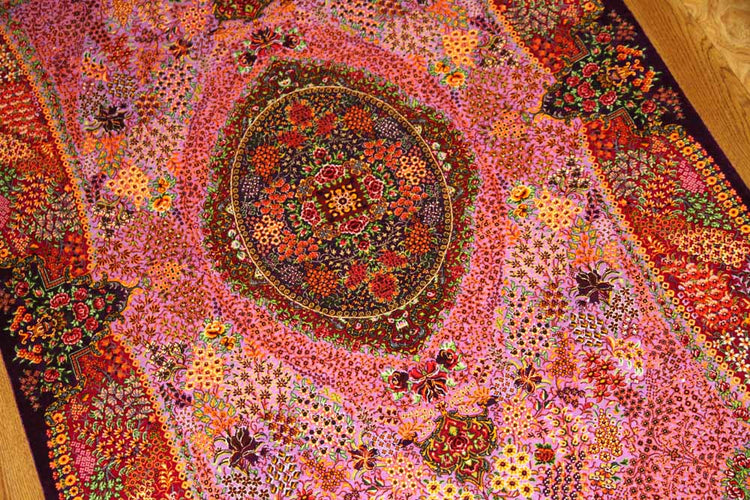 最高級シルクの手織りペルシャ絨毯センターラグ75125 サイズ:150x99 CM (フサを含まず)