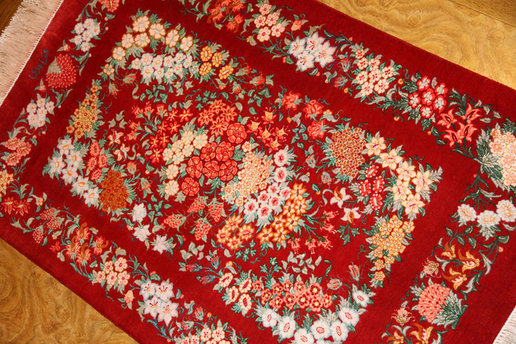 赤い花の絨毯手織りシルクのペルシャ絨毯、春の絨毯、red silk carpet50025、サイズ:89x57