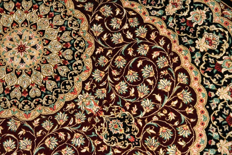 伝統的なペルシャ絨毯の模様クムシルク玄関マットメダリオンデザイン56076、サイズ:128x77 CM、