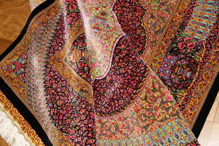 最高級手織りシルクペルシャ絨毯クムシルク有名工60014房、サイズ:202x132 CM (フサ含まず)