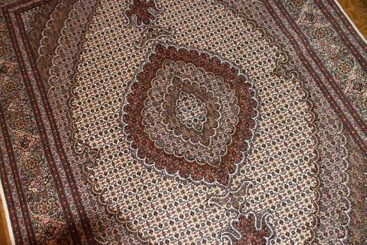 イラン輸入高級手織りペルシャタブリーズマヒ57056、KAMALOLMOLK工房、サイズ:208x154cm(フサ含まず)