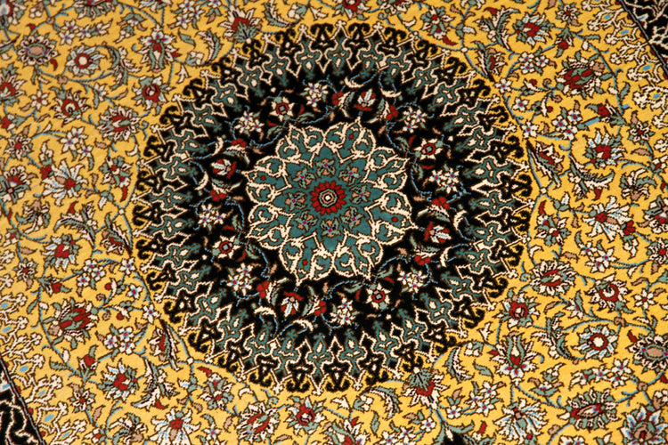 最高級手織りシルクのペルシャ絨毯イラン直輸入48044、サイズ:120x77cm、