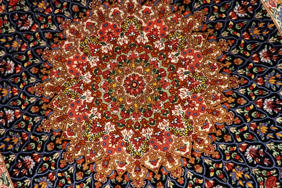 ペルシャ絨毯クム、とても綺麗な花模様のシルク手織りペルシャ56007、サイズ：88x59 CM
