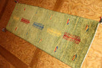 グリーン色あがりかまちギャッベシラズ56000、サイズ：122x41ｃｍ（フサ含まず）