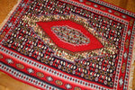 赤いキリムのアクセントラグセネ産地148000,サイズ：144x128ｃｍ（フサ含まず）