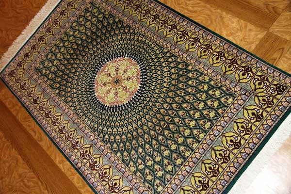 インテリアマットシルク、輸入玄関マットのシルククムペルシャ絨毯49053、サイズ：122x78ｃｍ