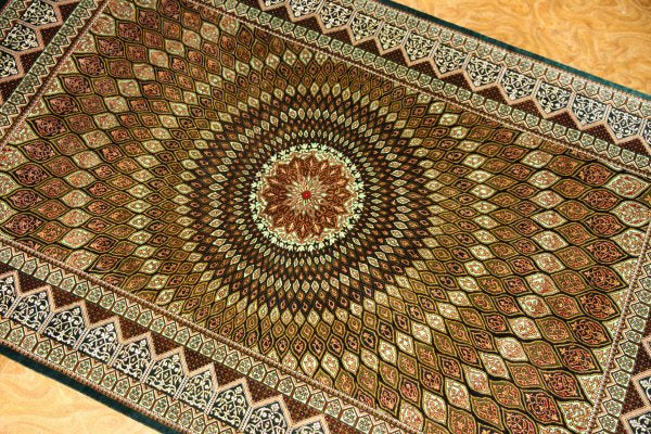 高級手織りペルシャ絨毯、センターラグシルクゴンバディー48080、サイズ：156x100ｃｍ（フサ含まず）
