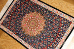 ペルシャ絨毯クム、とても綺麗な花模様のシルク手織りペルシャ56007、サイズ：88x59 CM