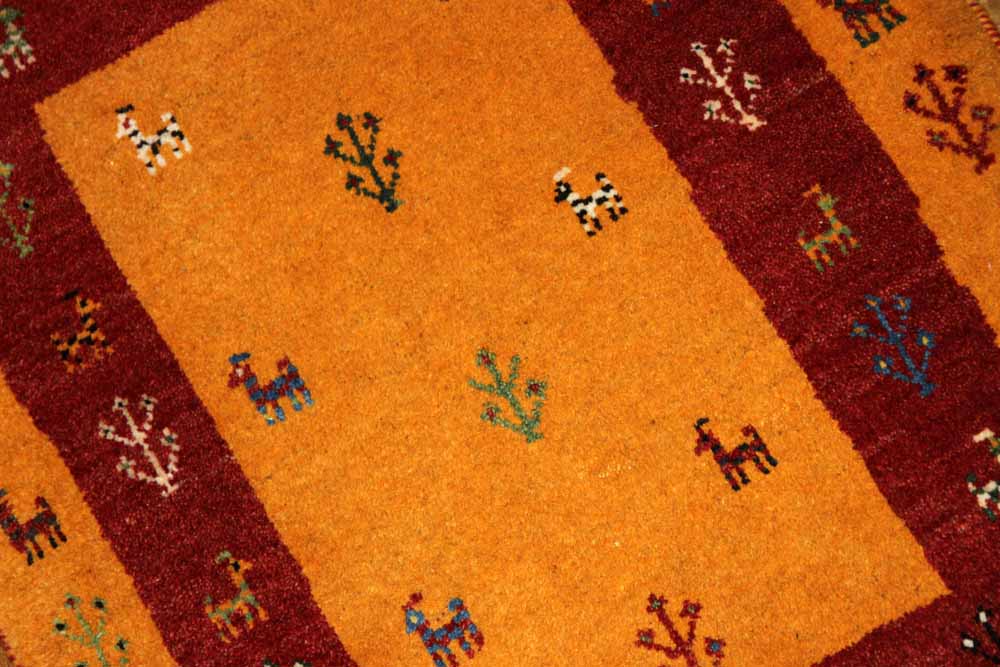 リズバフトギャッベ高品質コルデスタンギャッベマットイラン製26217、サイズ：88x64ｃｍ（フサ含まず、