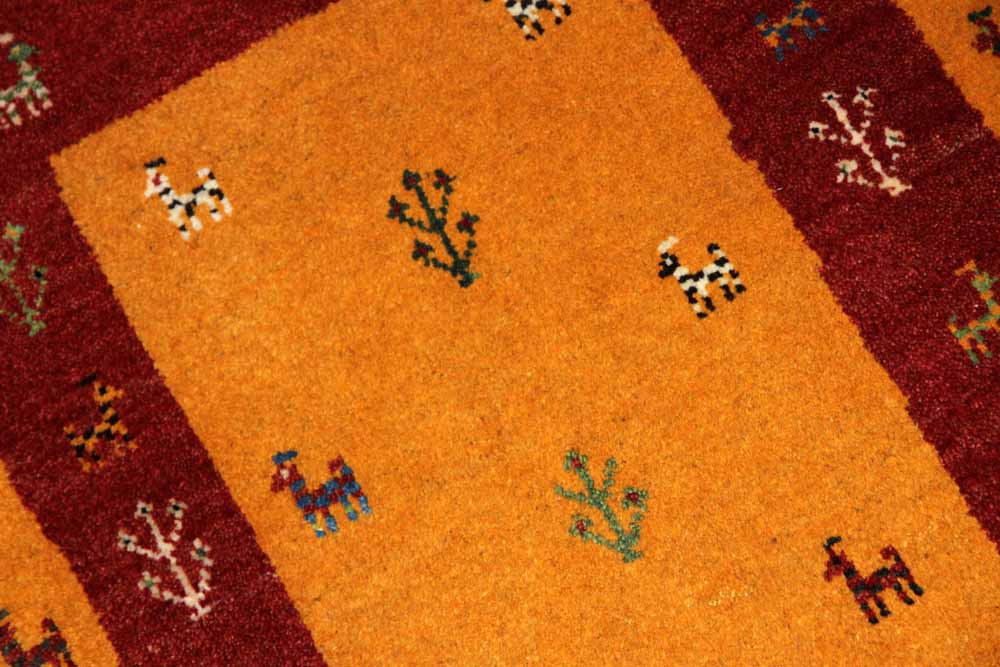 リズバフトギャッベ高品質コルデスタンギャッベマットイラン製26217、サイズ：88x64ｃｍ（フサ含まず、