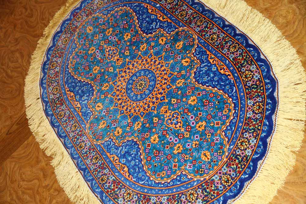 ペルシャ絨毯シルク珍しい楕円形高品質の綺麗な特別注文145952、サイズ：90x58 CM、