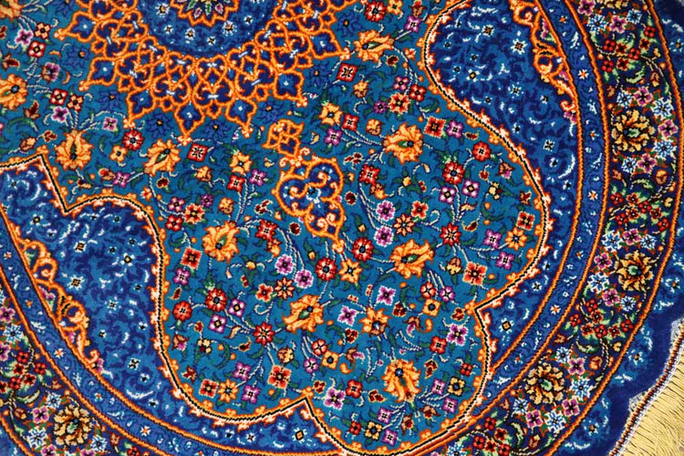 ペルシャ絨毯シルク珍しい楕円形高品質の綺麗な特別注文145952、サイズ：90x58 CM、
