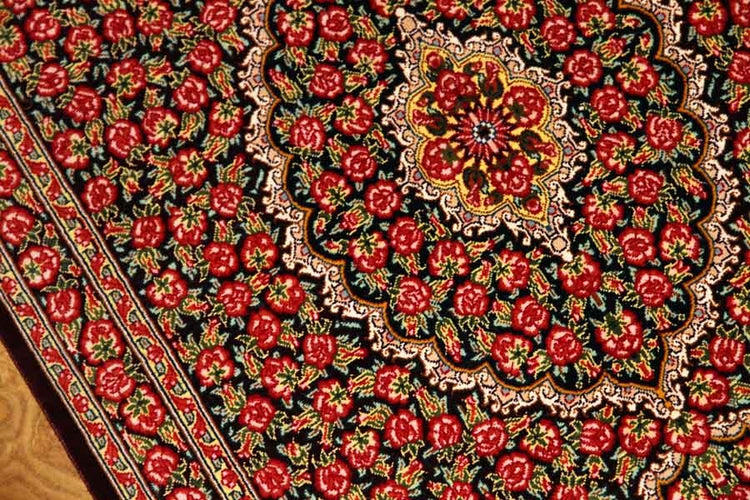 高級手織りペルシャ絨毯、バラいっぱいシルクペルシャ絨毯、レッドローズ56010、サイズ： 92x58 CM