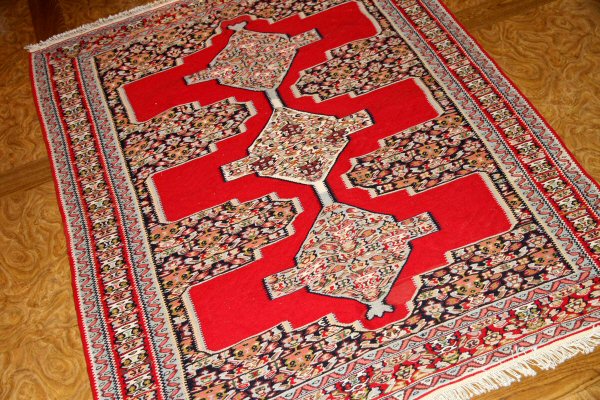 赤いキリムのセネ高級品質センターラグ146000,サイズ：153x125ｃｍ（フサ含まず）