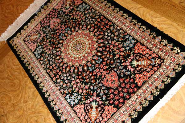 高級玄関マットペルシャ絨毯クムシルク100％メダリオンデザイン 49043 サイズ：91x58 CM