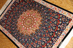 ペルシャ絨毯クム、とても綺麗な花模様のシルク手織りペルシャ56007、サイズ：88x59 CM