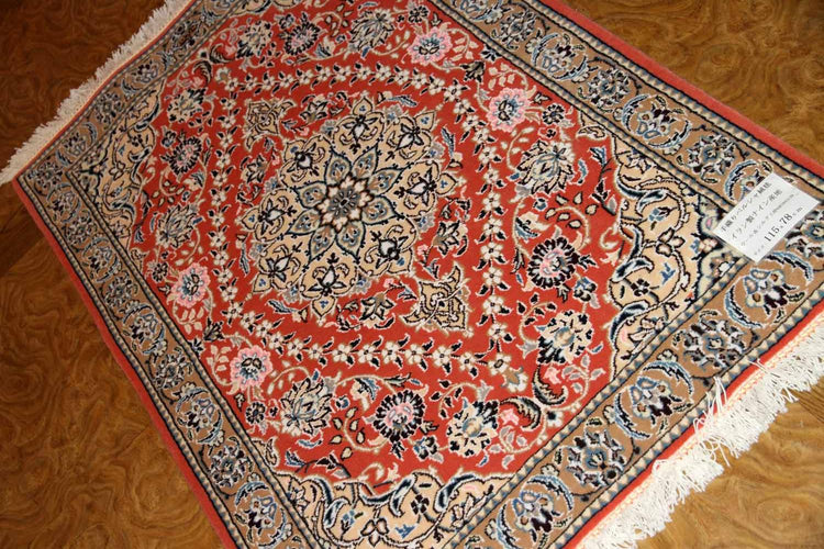 とても珍しい色彩の手織りペルシャ絨毯ナイン産43139、サイズ：115ｘ78 CM