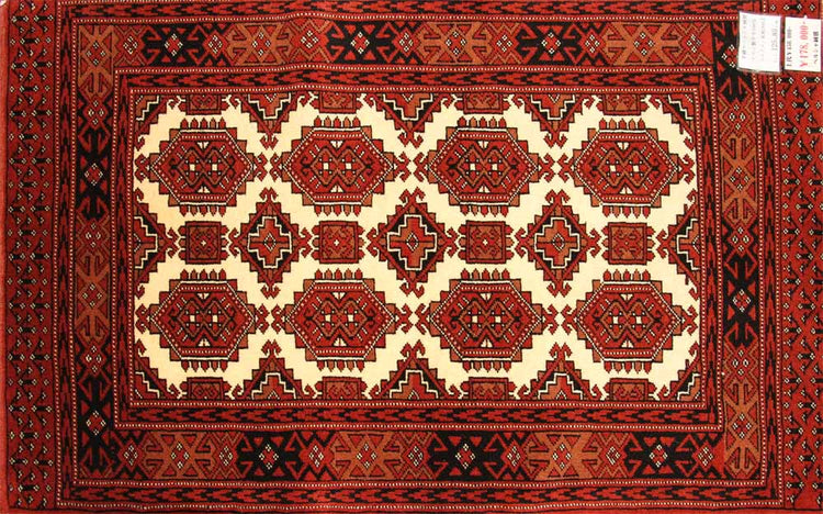 トルケマン産地の手織りペルシャ絨毯玄関マットサイズ26854、サイズ：125x85ｃｍ（フサ含まず、