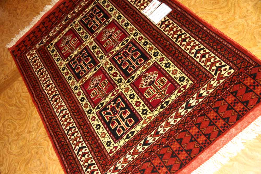 トライバルデザインの手織りペルシャ絨毯トルケマン産27604、、サイズ：122x85ｃｍ（フサ含ま)ず）
