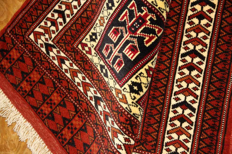トライバルデザインの手織りペルシャ絨毯トルケマン産27604、、サイズ：122x85ｃｍ（フサ含ま)ず）