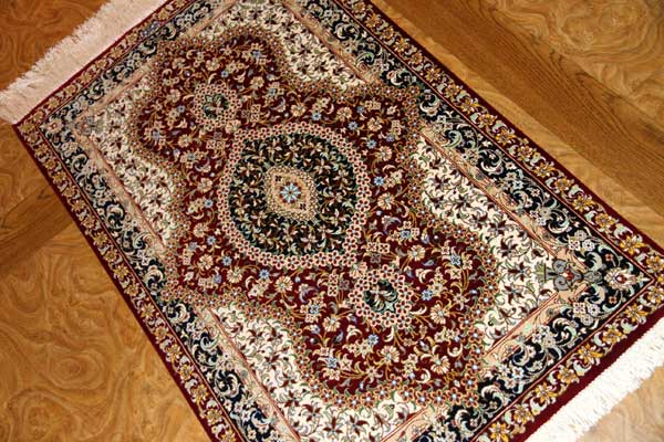 クム産地シルク100％玄関マットメダリオンデザイン、ペルシャ絨毯49038、サイズ：95x60 CM