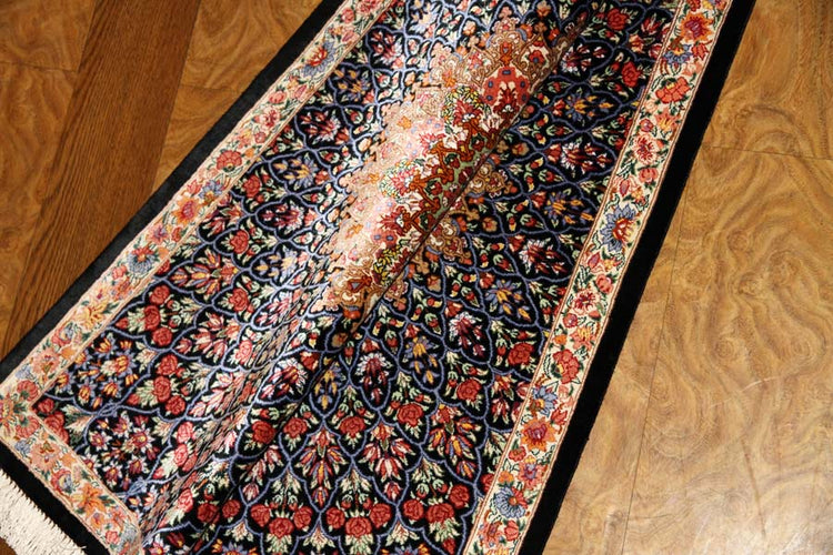 ペルシャ絨毯クム、とても綺麗な花模様のシルク手織りペルシャ56007、サイズ：88x59 CM