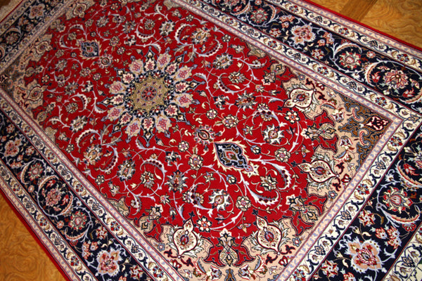 ペルシャ伝統のイスファハン町カーペット99432レッドカーペット、イラン絨毯、サイズ：241x155ｃｍ（フサ含まず）