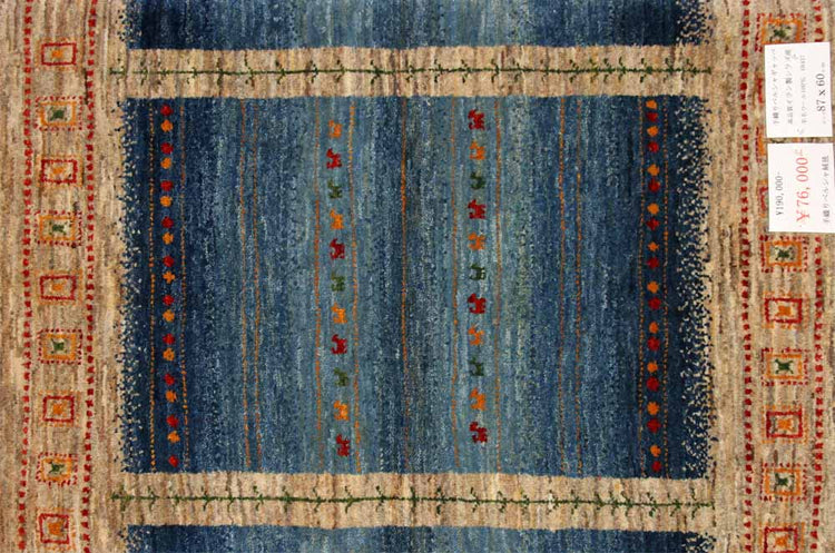 手織りペルシャギャッベイラン製リズバフト58437、サイズ：87x60ｃｍ（フサ含まず）
