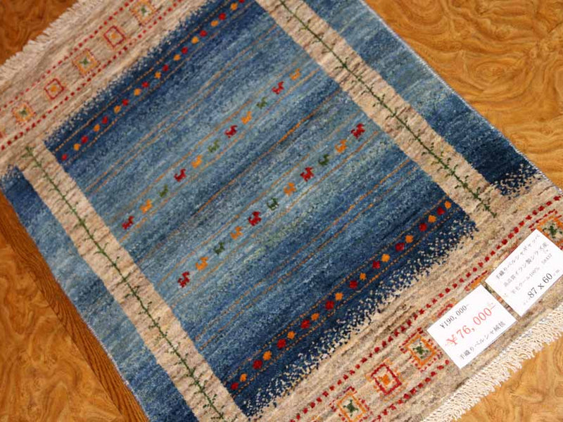 手織りペルシャギャッベイラン製リズバフト58437、サイズ：87x60ｃｍ（フサ含まず）