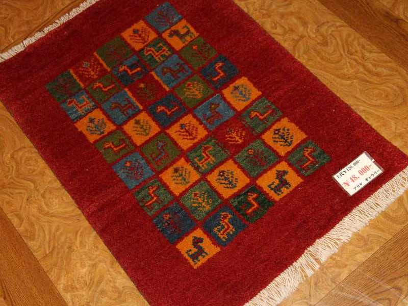 赤い手織りイラン輸入ペルシャギャッベの玄関マット26801、サイズ：86x61ｃｍ（フサ含まず）