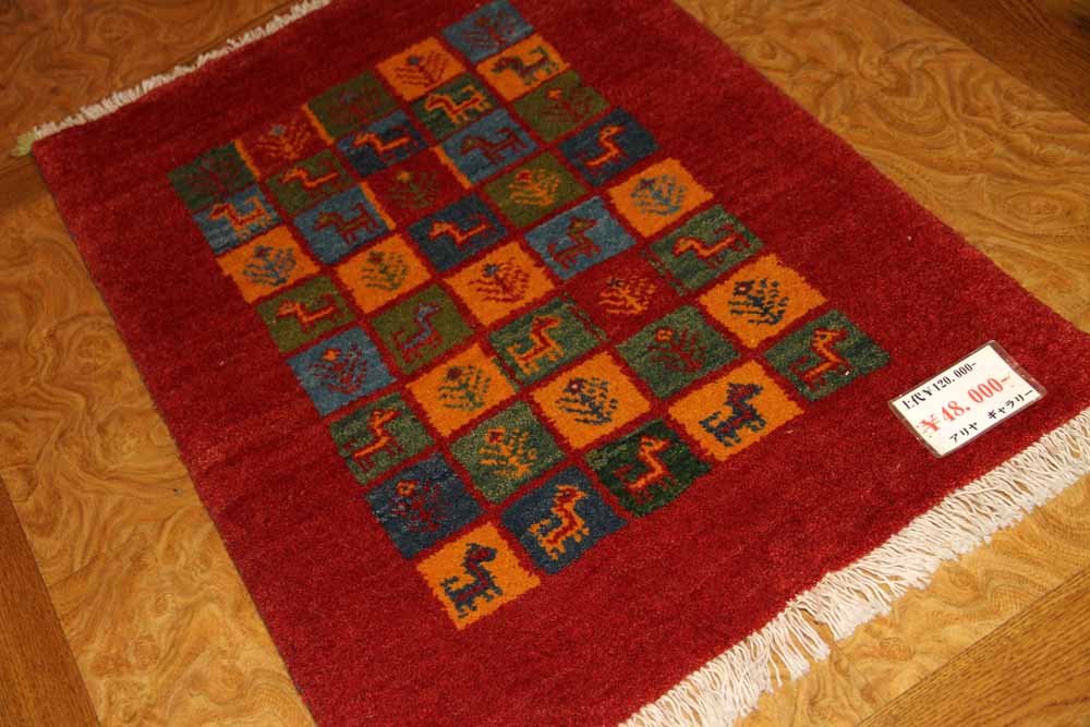 赤い手織りイラン輸入ペルシャギャッベの玄関マット26801、サイズ：86x61ｃｍ（フサ含まず）