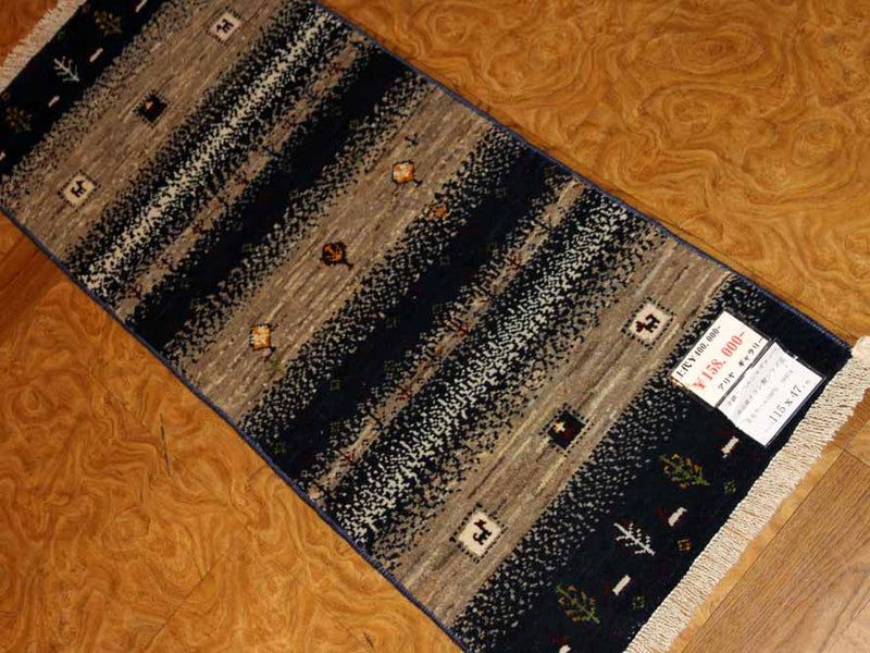 最高級ギャッベコルデスタン産地のメリノウールギャッベ58474、サイズ：115ｘ47ｃｍ（フサ含まず）