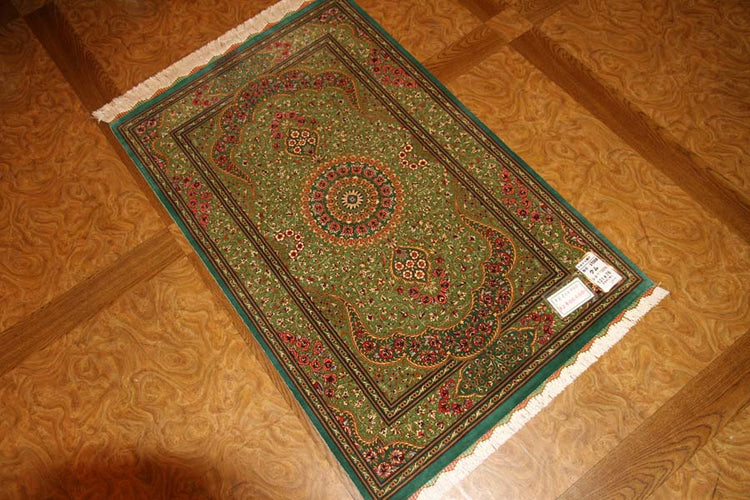 高級手作りペルシャ絨毯クムシルクグリーン57008、green carpet silk、サイズ：121x76 CM