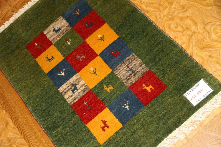 細かい織り方のギャッベコルデスタン産ウール26213、サイズ：88ｘ61ｃｍ（フサ含まず）