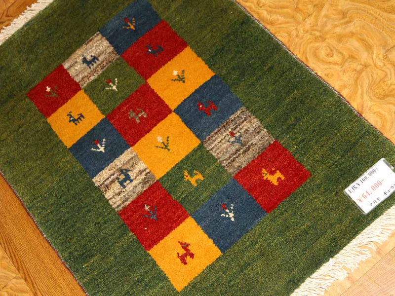 細かい織り方のギャッベコルデスタン産ウール26213、サイズ：88ｘ61ｃｍ（フサ含まず）